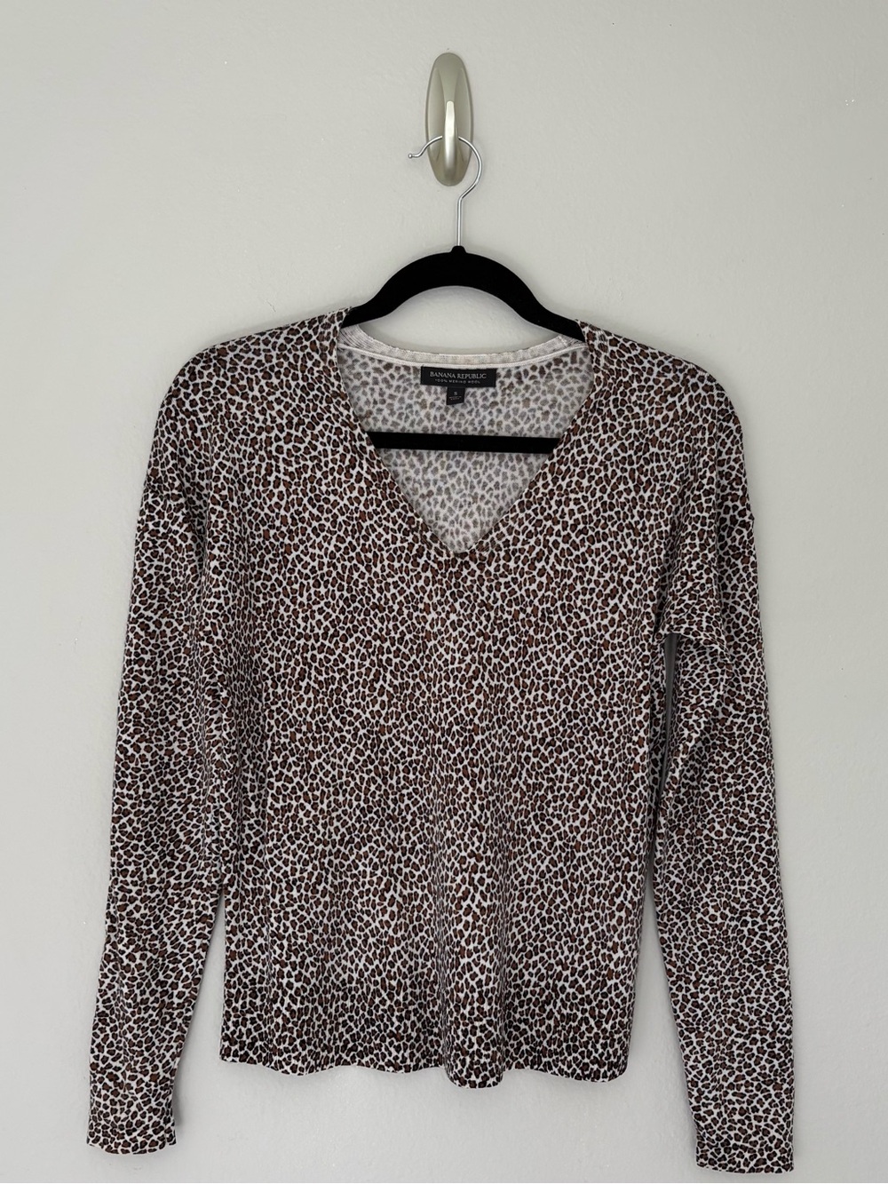 Banana Republic 100% Merino Wool Leopard Animal Print V-Neck Sweater Size S